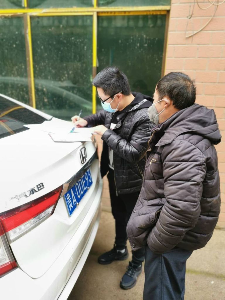党员突击队工作组在时光社区村居开展入户调查及宣传 (1)
