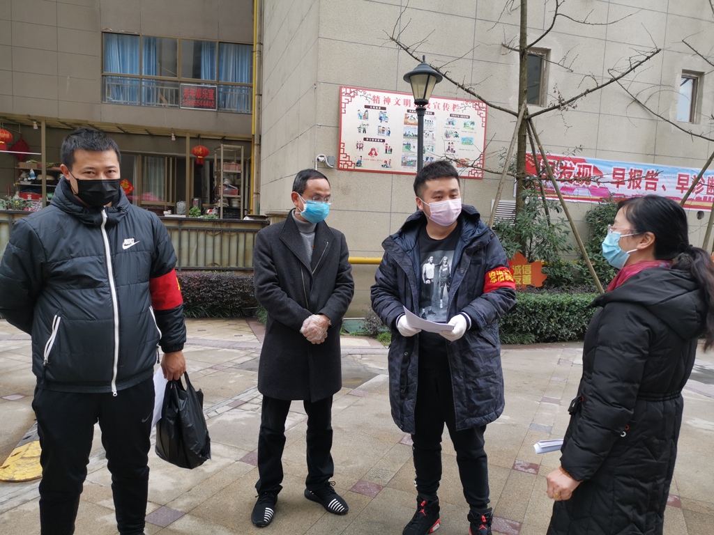 蒙家念一行到凤凰栖卡点看望值守干警