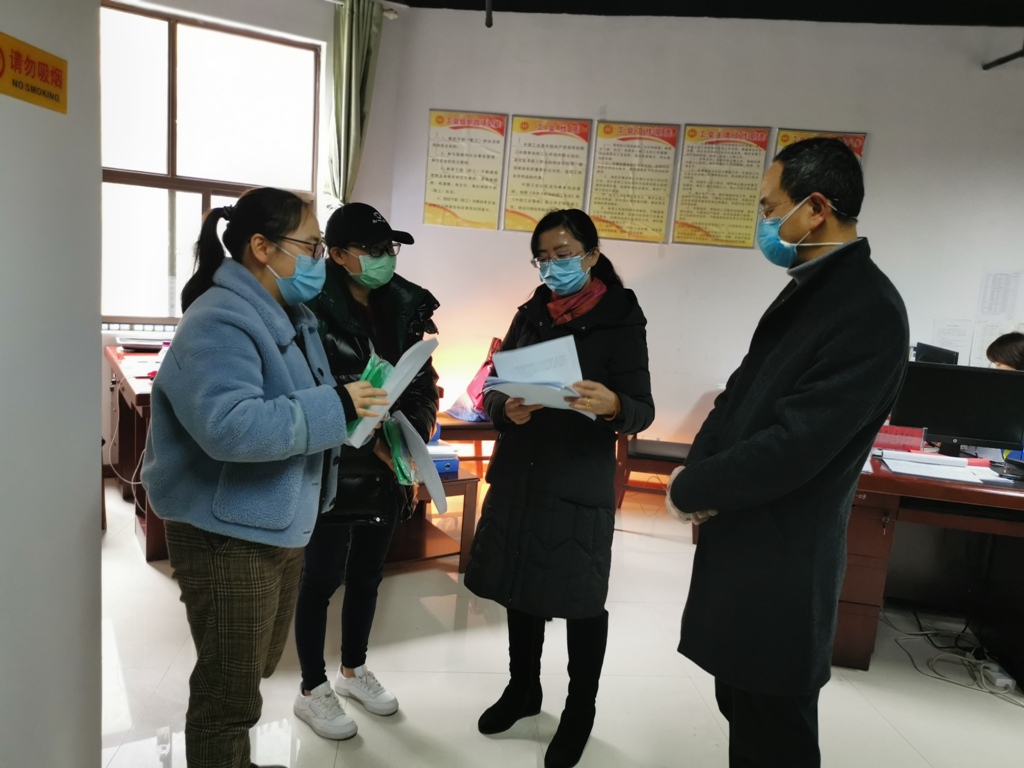 蒙家念一行在时光社区看望下沉社区开展疫情防控工作的干警 (2)